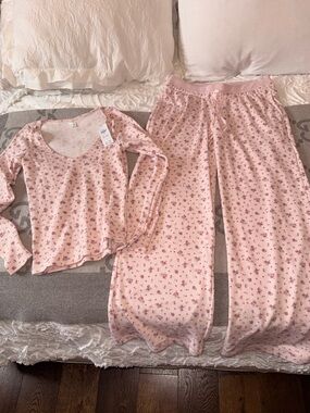 Gilly Hicks Pink Floral Set pants and long sleeve top